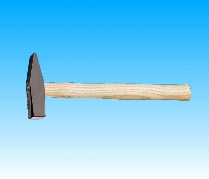 Martello con manico di legno